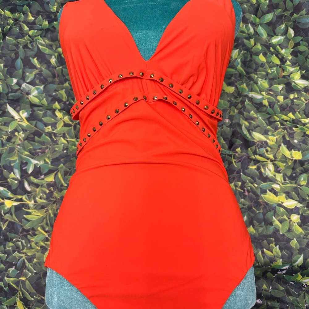 Stunning swimsuit size XL made by luxury miracle suit higher end brand Amoressa.